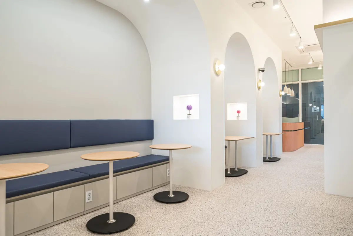 아치와 니치가 어우러진 감각적인 공유오피스